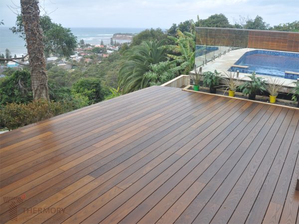 Belladoor Terrassendiele D31 Thermo-Esche - rechtwinklig gekappt - Stärke/Breite 20x132 mm, Länge 3,9 m, glatt